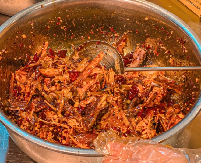 叼叼姐手撕烤兔