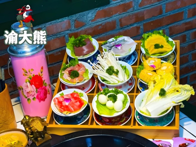 渝大熊小碗菜重慶老火鍋