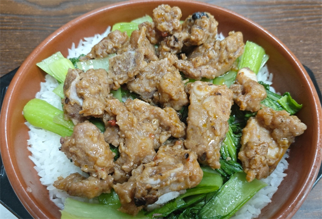 老王媽媽排骨飯加盟
