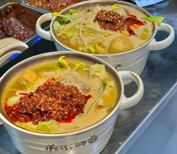 滚烫婆婆砂锅麻酱面