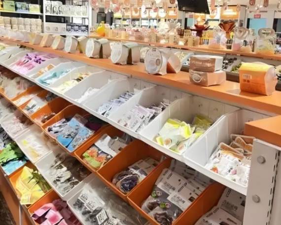 线下量贩零食店