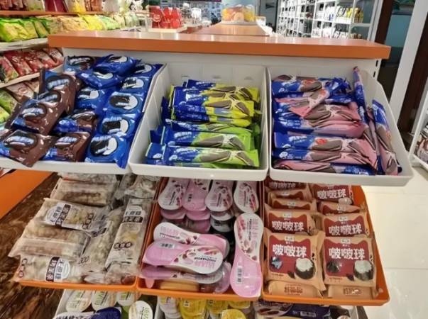 线下量贩零食店