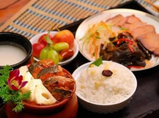 古色传香瓦缸小吃