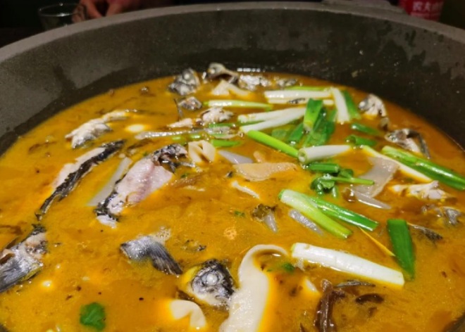 食寨年代石鍋土鯽魚