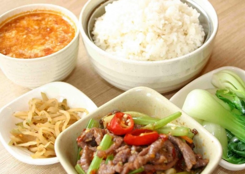 宜味客中式快餐加盟