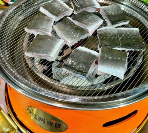 三两酉酉烤肉烤鳗鱼公社