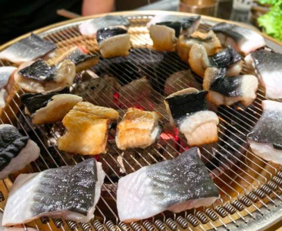 三两酉酉烤肉烤鳗鱼公社