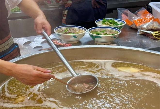 夏田田生烫牛肉米线