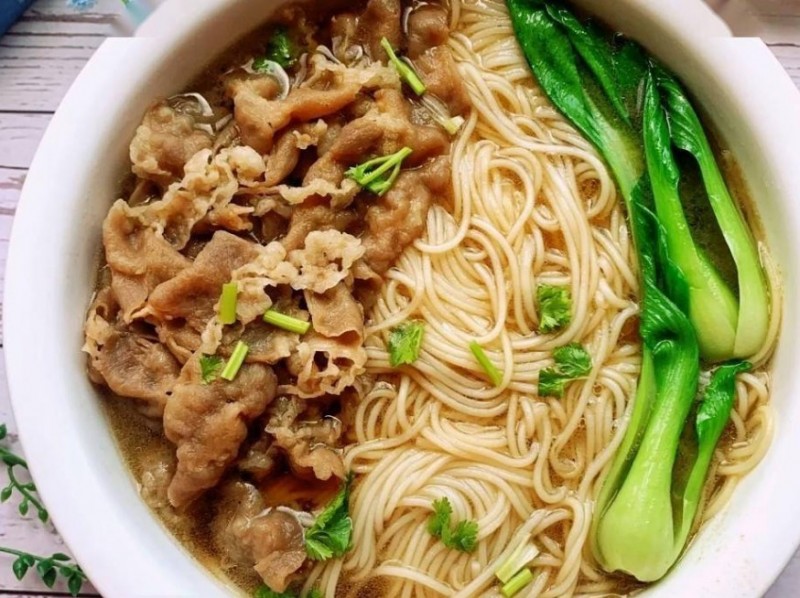 生滚牛肉米线店