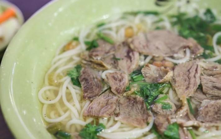 生滚牛肉米线店