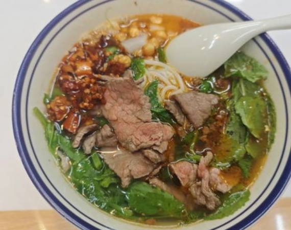 生滚牛肉米线店