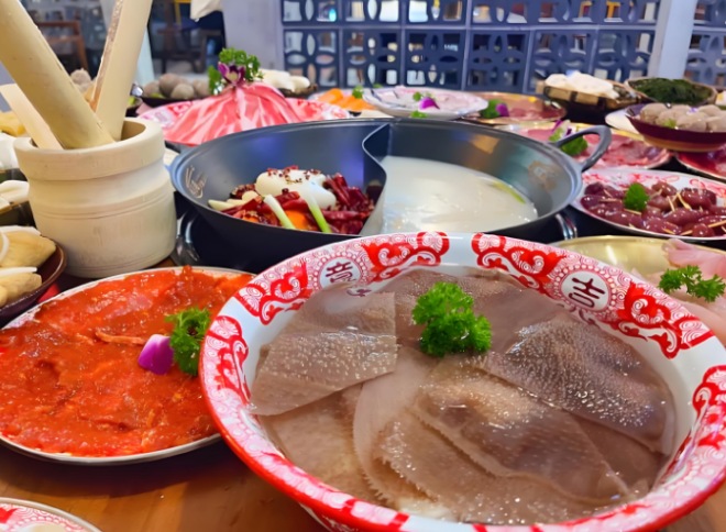 塊八毛市集老火鍋加盟