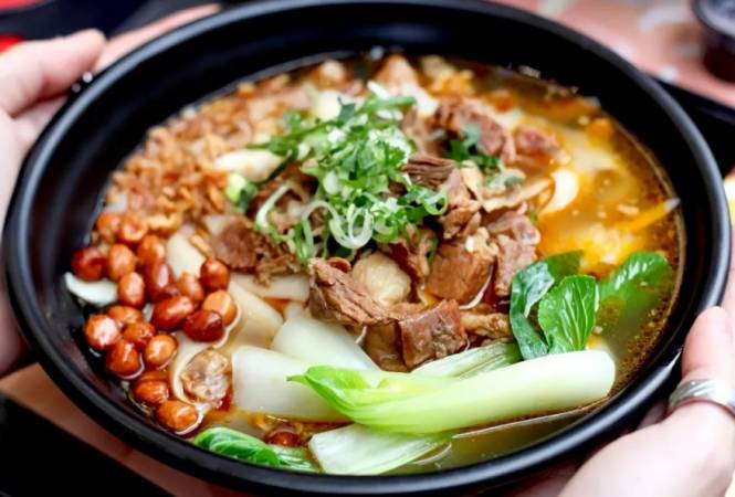 双星牛肉刀削面