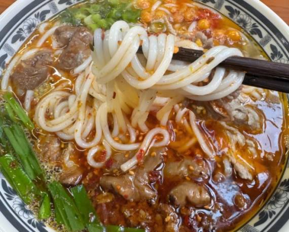 高大山生烫牛肉米线