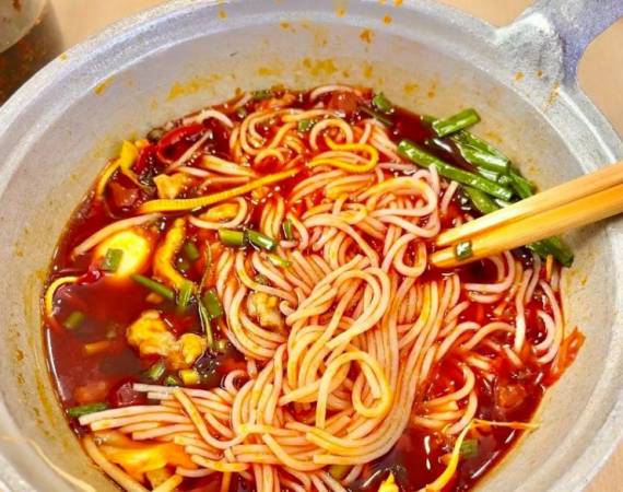 铁锅米线