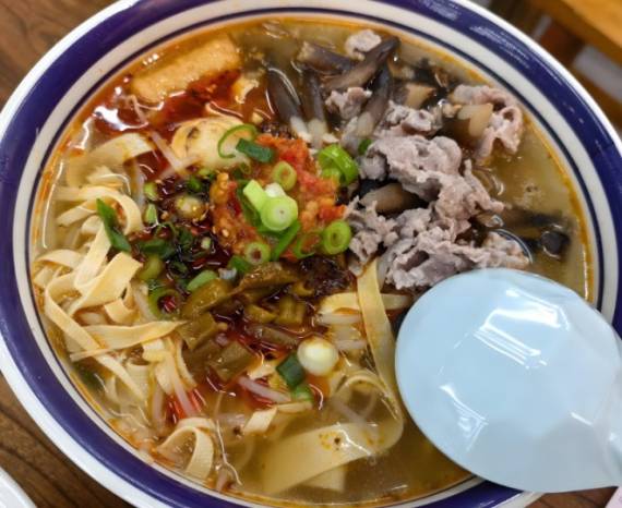 高大山生烫牛肉米线