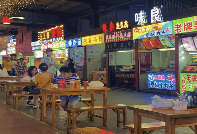 萬(wàn)象城美食廣場(chǎng)