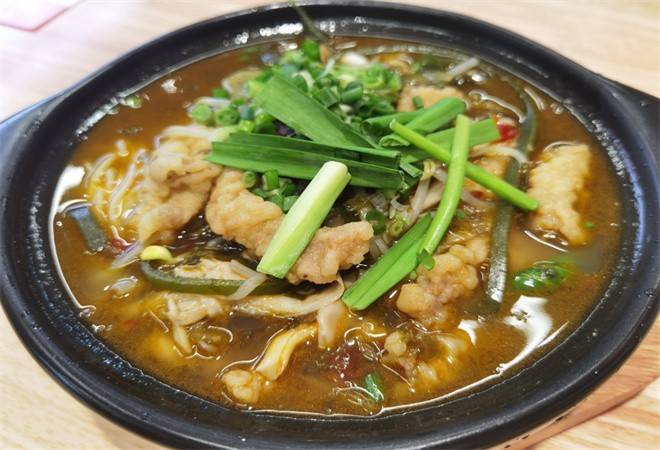 辣娃子砂锅米线