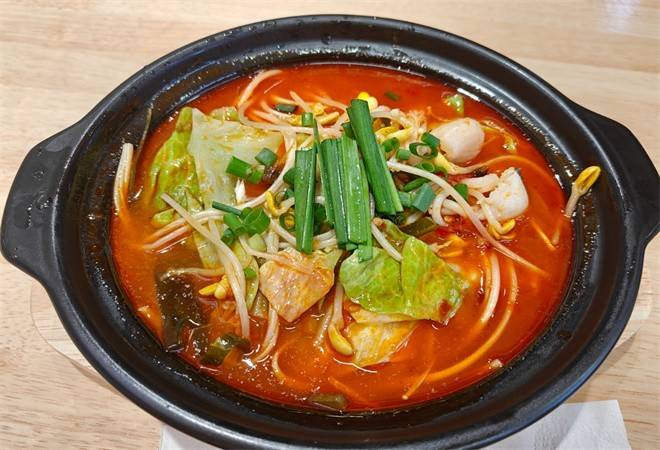 辣娃子砂锅米线