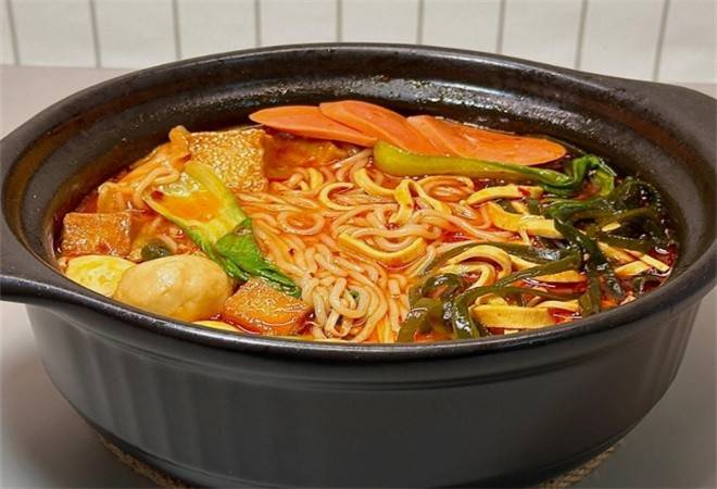 辣娃子砂锅米线