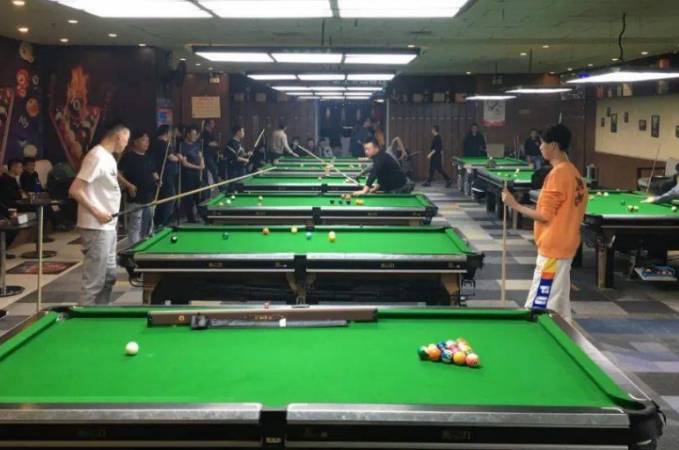 持杆者台球俱乐部