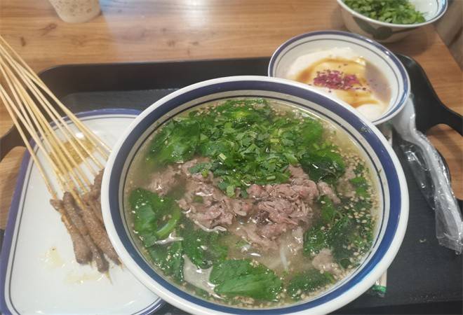 叶翠翠鲜牛肉米线