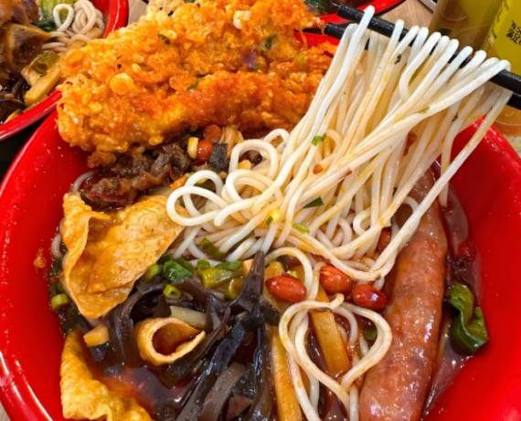 龙贵哥现熬鸡汤螺蛳粉