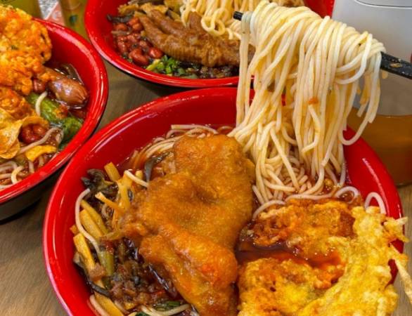 龙贵哥现熬鸡汤螺蛳粉