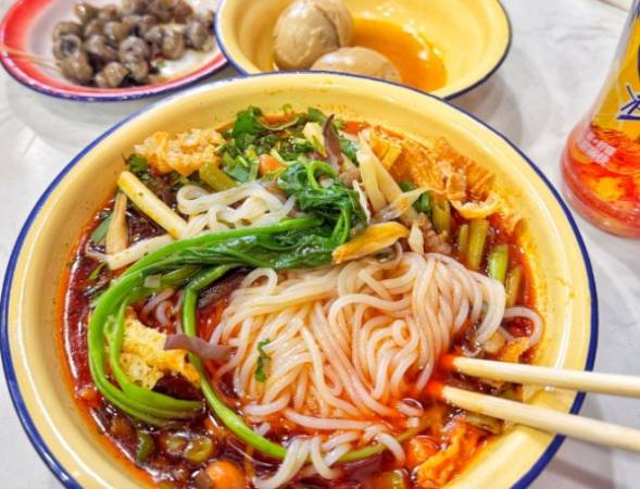 龙贵哥现熬鸡汤螺蛳粉