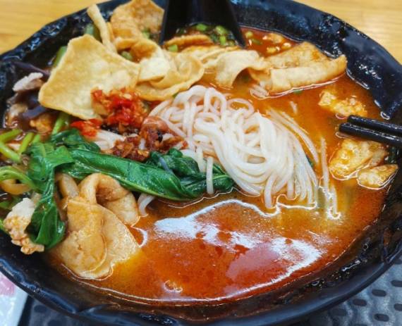 龙贵哥现熬鸡汤螺蛳粉