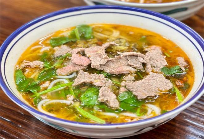 牛叨叨生烫牛肉米线