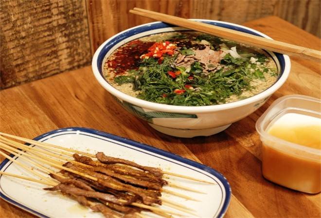 牛叨叨生烫牛肉米线