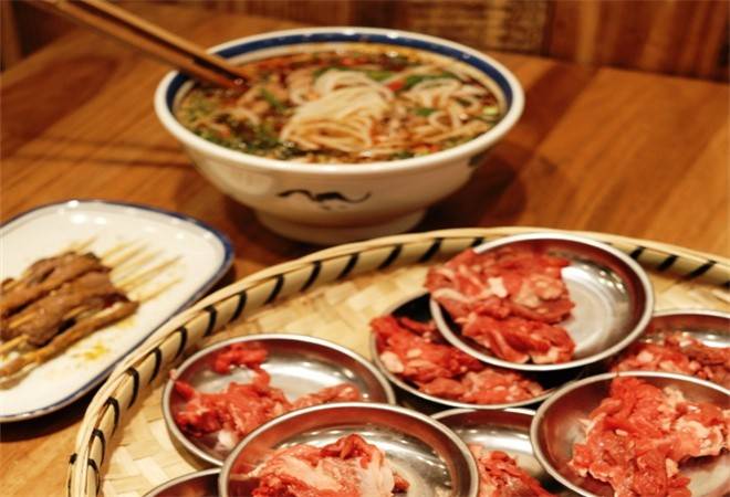 牛叨叨生烫牛肉米线