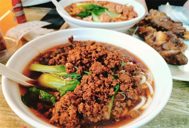 云南肉醬米線