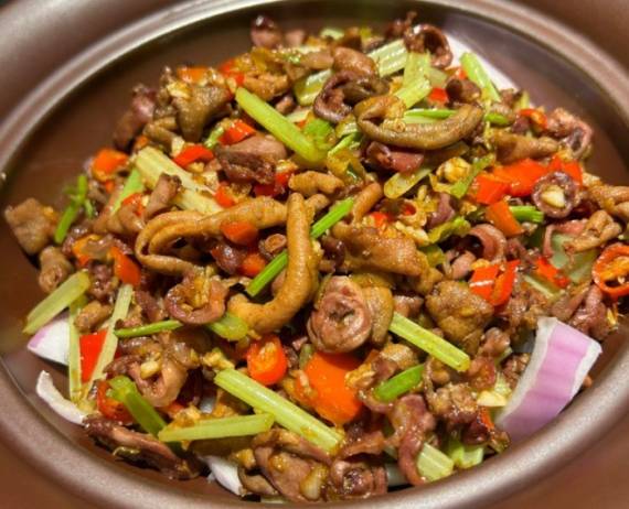 阿香遇黔江鸡杂