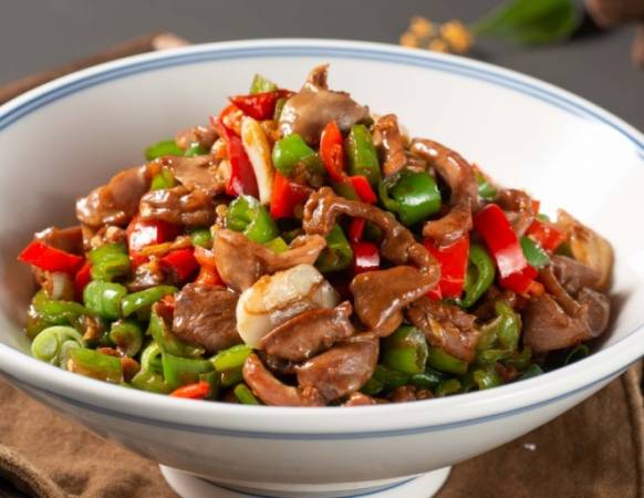 阿香遇黔江鸡杂