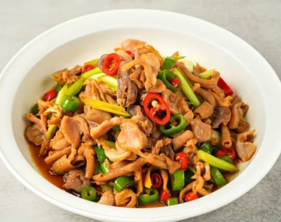 阿香遇黔江鸡杂