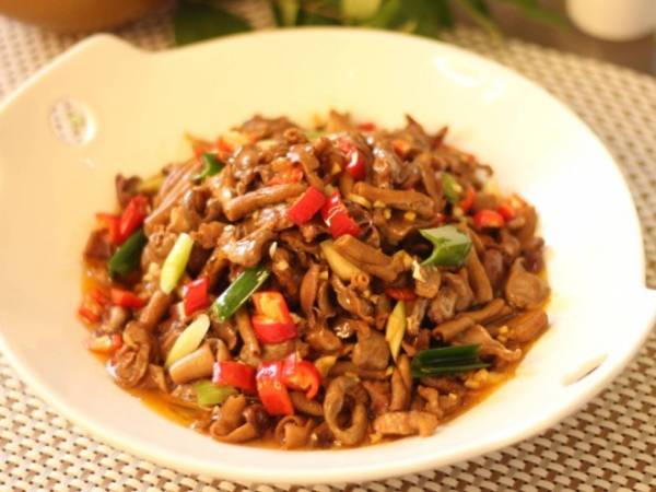 阿香遇黔江鸡杂