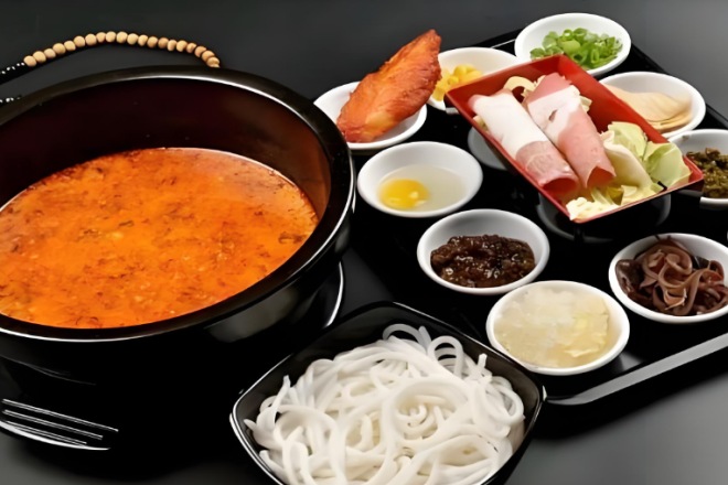 閆記云南過橋米線加盟