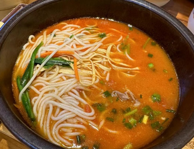 云南正宗過橋米線