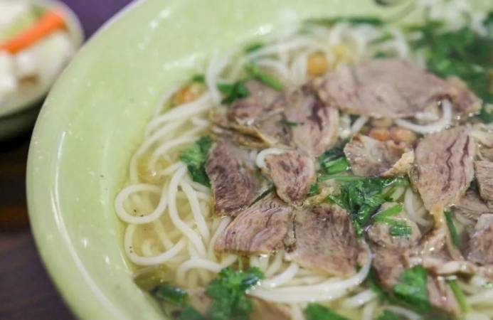 牛大刀现切牦牛肉米线