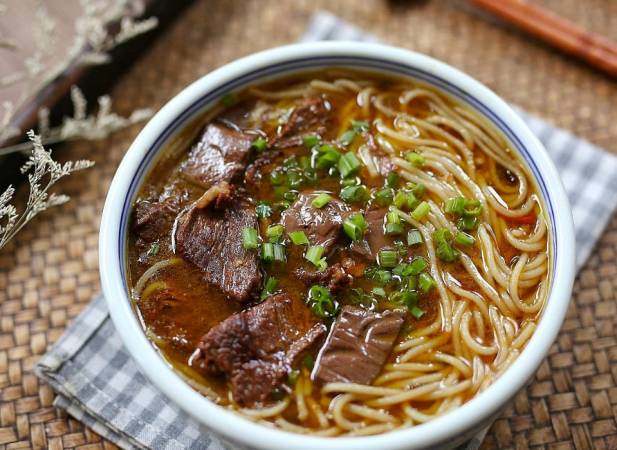 牛大刀现切牦牛肉米线