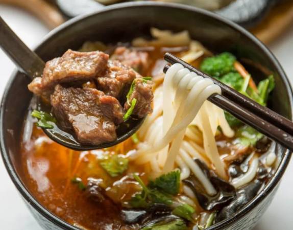 牛大刀现切牦牛肉米线