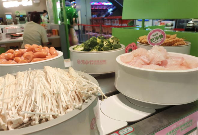 芳小竹嗨轉火鍋自助加盟