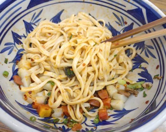 可劲造老麻面馆