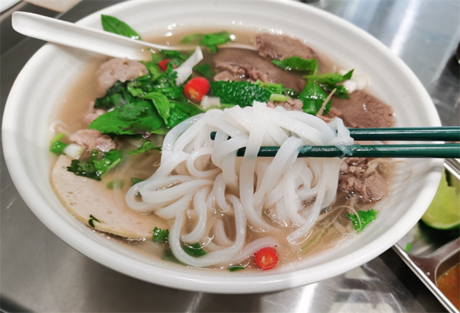 粉相會潮汕牛肉粉加盟