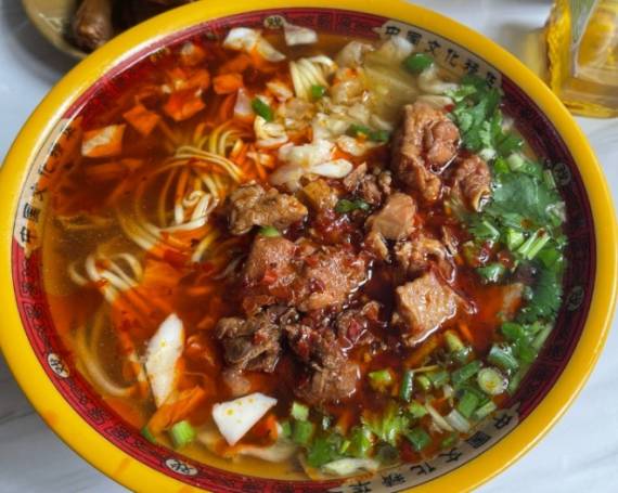 柴老帽大碗鸡面