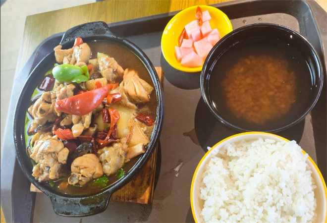 古火在黃燜雞米飯