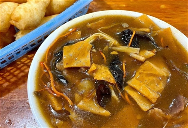 正周人胡辣湯店