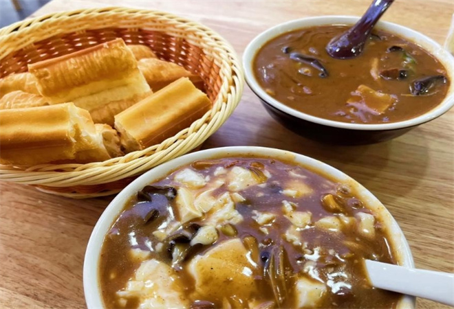 正周人胡辣湯店